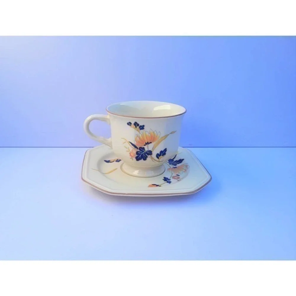 HP Vintage 80s Mikasa Majestic Chrysanthemum‎ Footed 2 Tea Cupsand Saucers